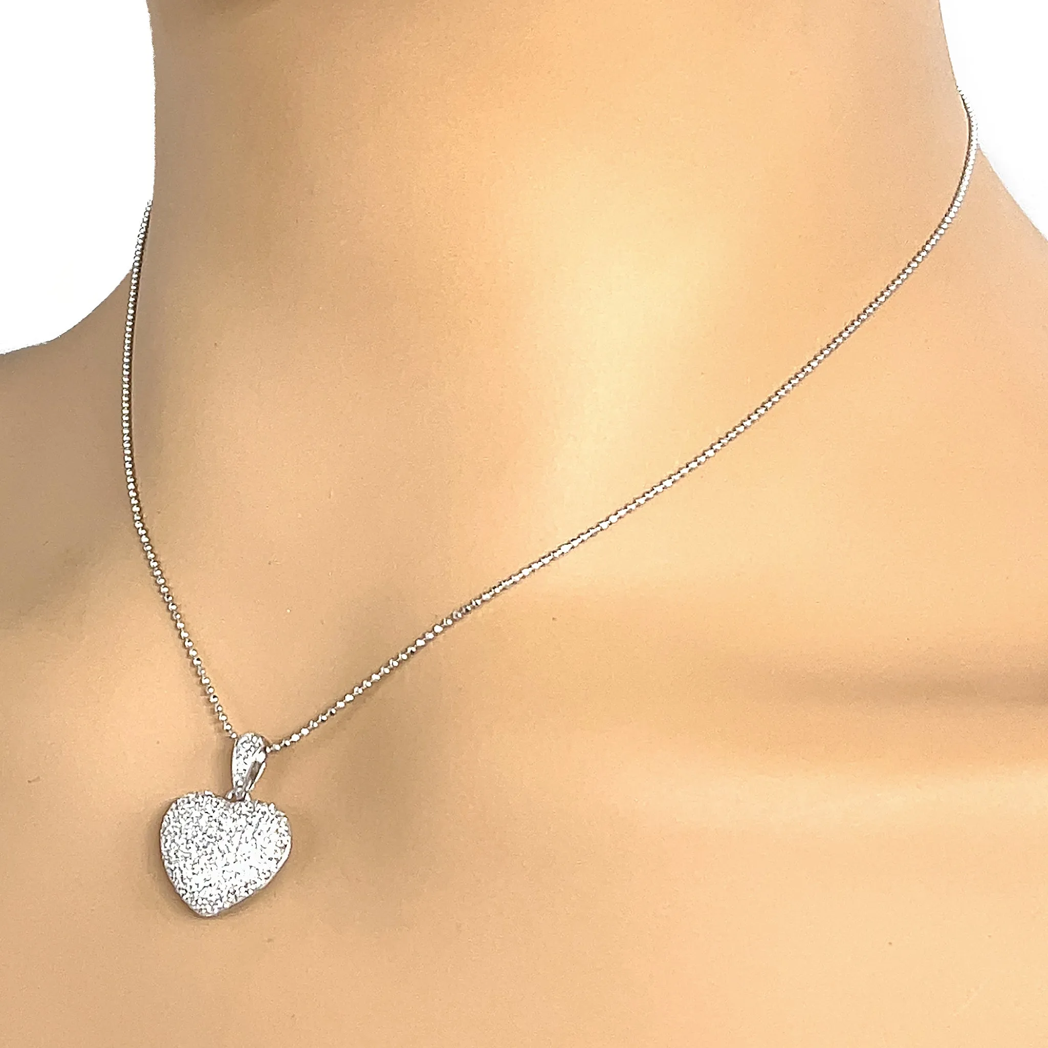 14k White Gold Diamond Heart Pendant  Necklace