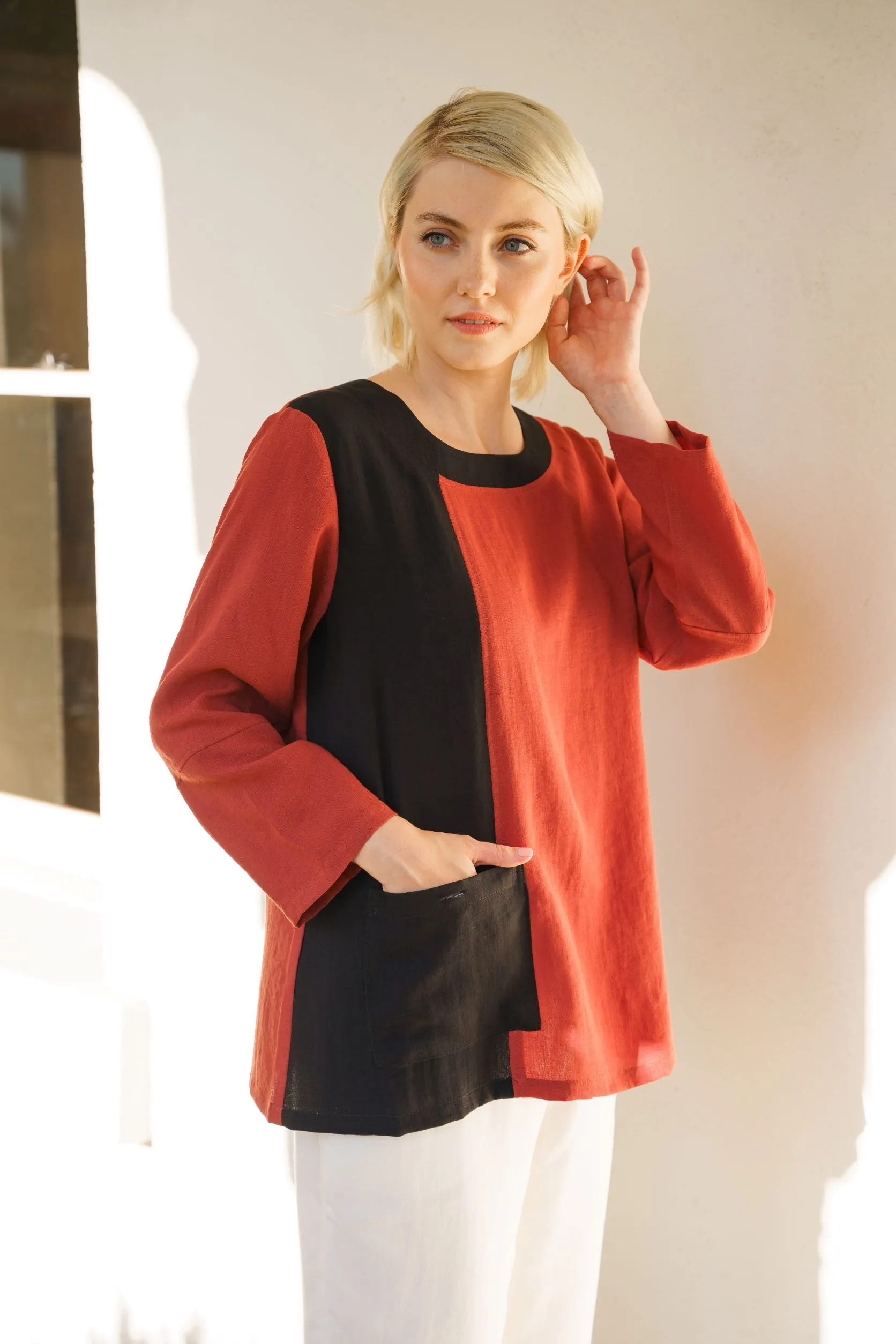 AA370BT - Alyssa Linen Pullover Top with Black Trim