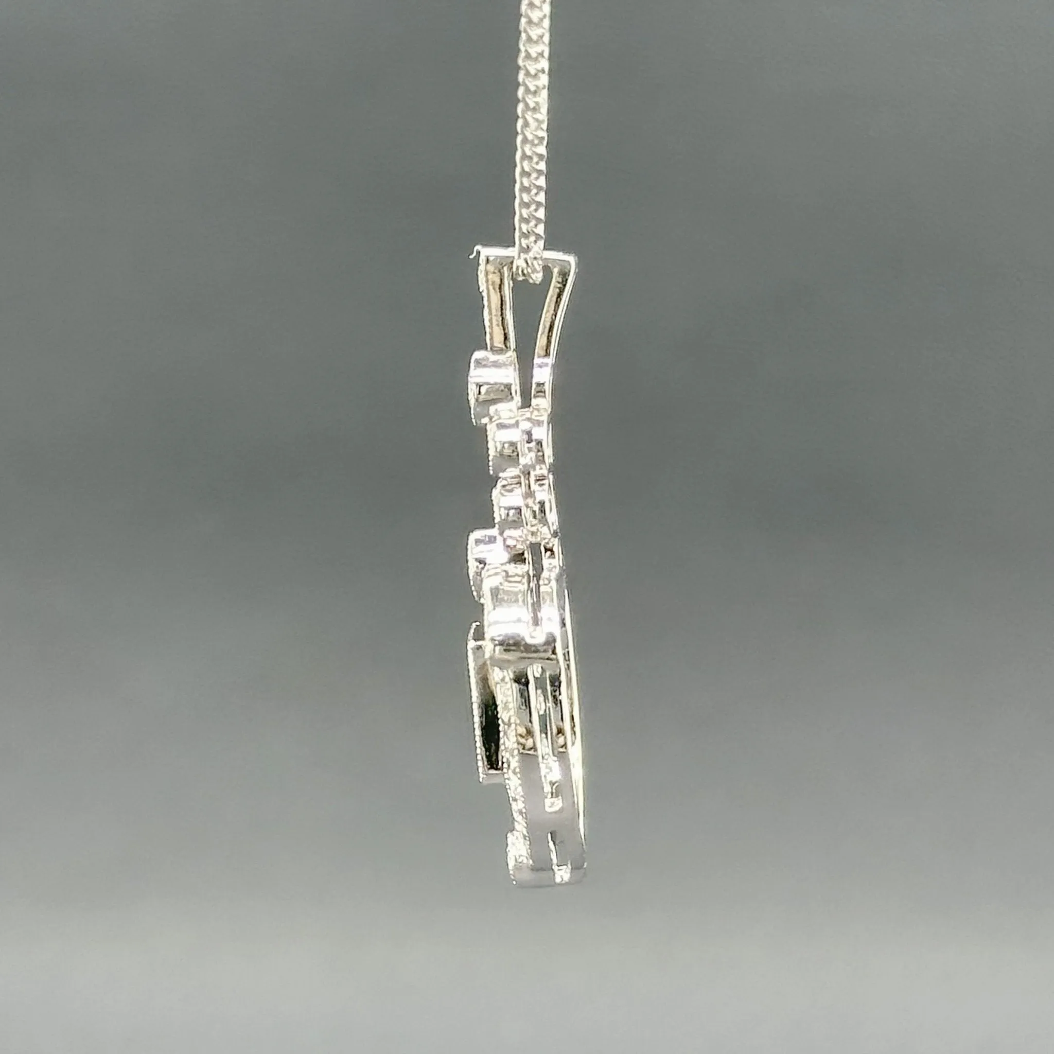 Estate 18K W Gold 1.18ctw G-H/SI1-2 Diamond Geometric Pendant